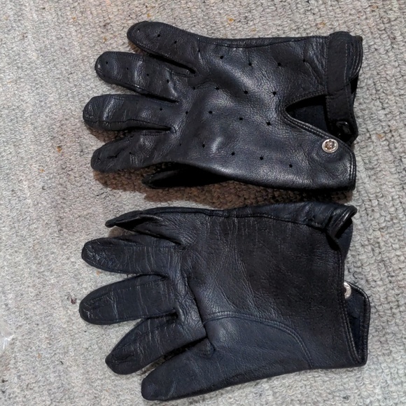 13. Vintage Black Bracelet Cuff Driving Gloves - Picture 3 of 3
